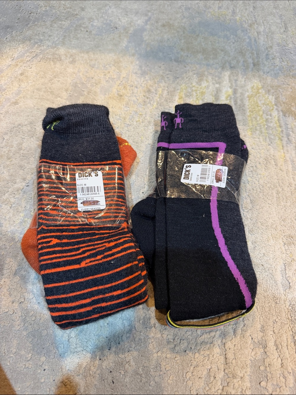Smartwool Women's Merino
Light Cushion Crew Socks x 2
Pair medium
 Outdoor Warm